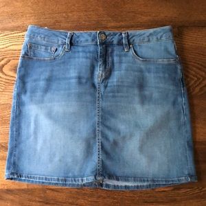 Mavi Jeans Denim Skirt with Elastane ~ Zip front ~ Small